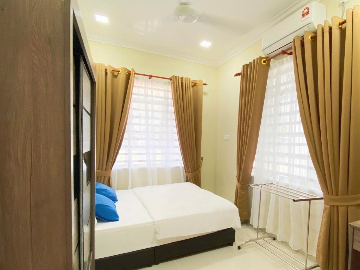 Nazza Homestay Besut With Swimming Pool Kampung Raja Exterior photo