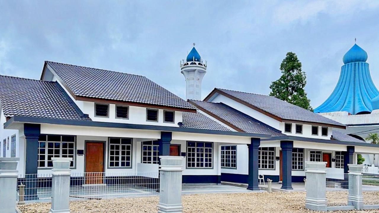 Nazza Homestay Besut With Swimming Pool Kampung Raja Exterior photo